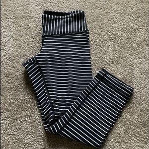 B&W striped super crop lululemon leggings size 4